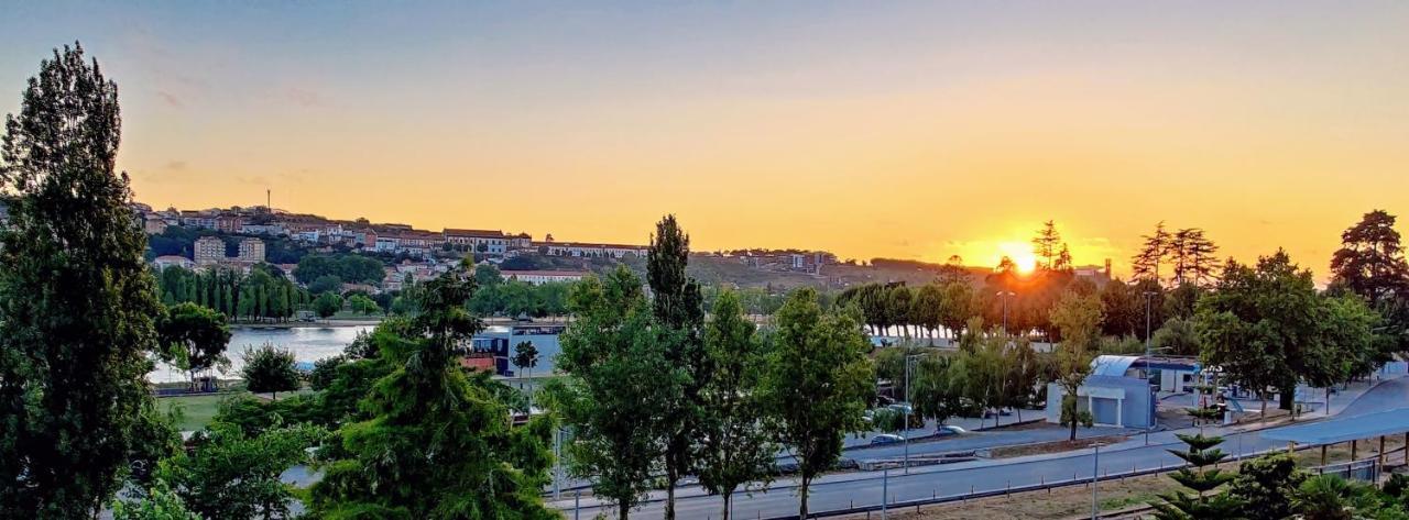 Stylish And Elegant Studio - Best View And Location In Coimbra Downton Exterior photo