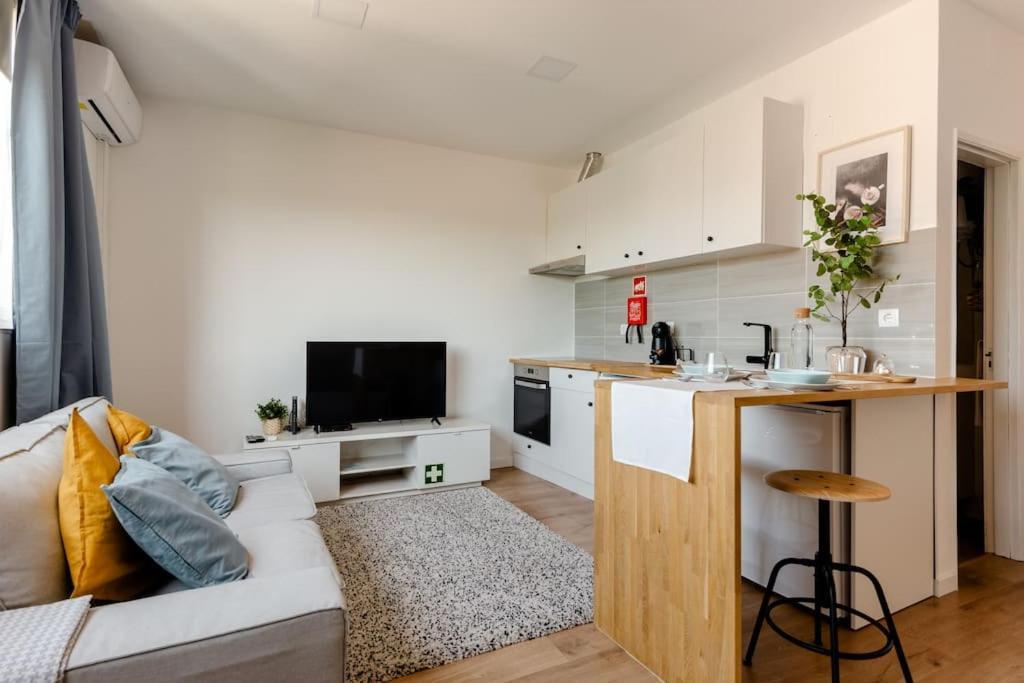 Stylish And Elegant Studio - Best View And Location In Coimbra Downton Exterior photo